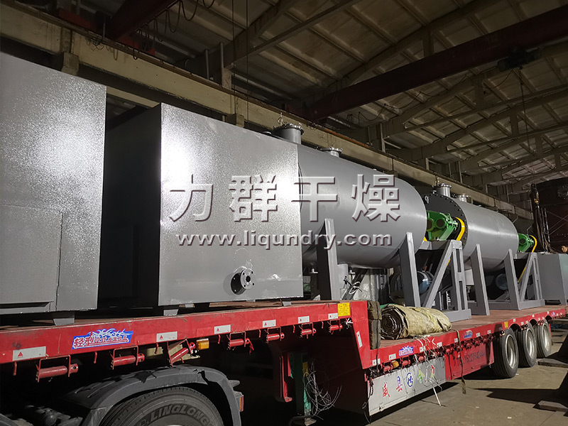 真空耙式幹燥機裝車發貨（huò）